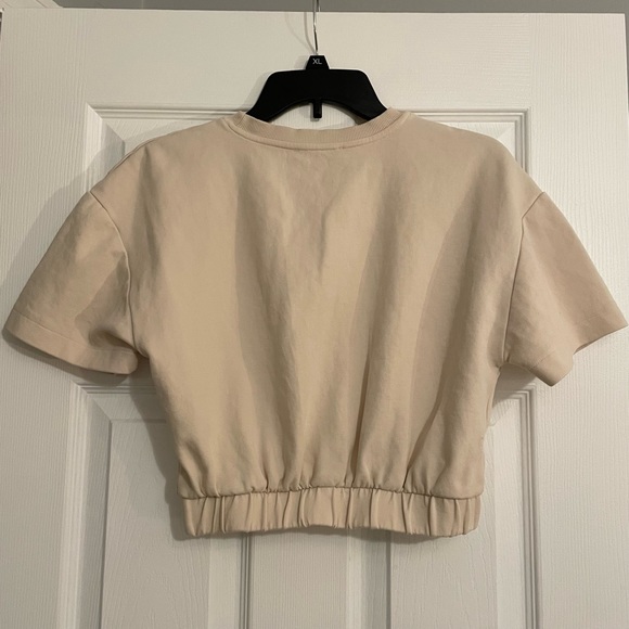✖️SOLD✖️ Zara Cream Cropped T-Shirt - Picture 2 of 6